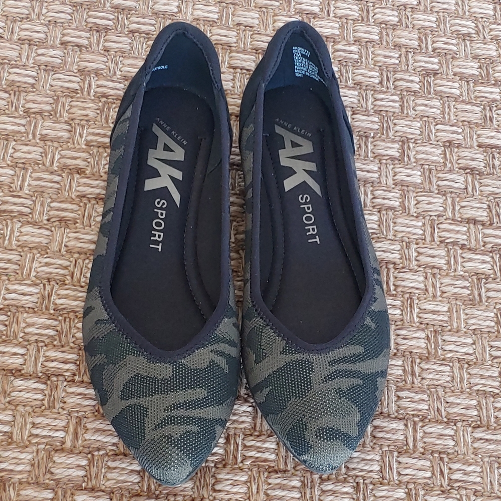 AK Anne Klein Sports Akodette Camouflage Green Black Pointed Toe Flats 7